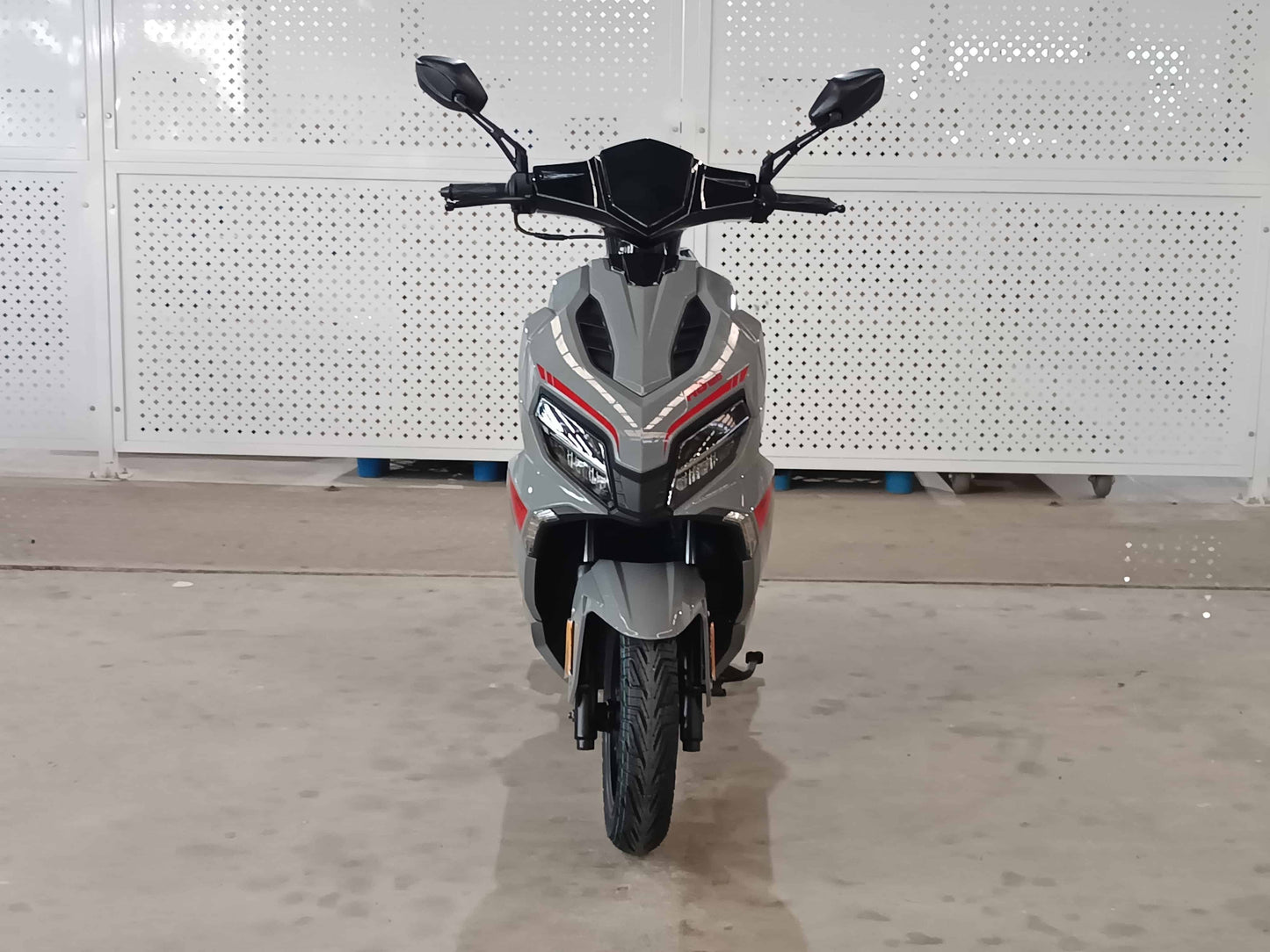 Scuter benzina, motor 50cc, model R9, viteza maxima 45 km/h, gri