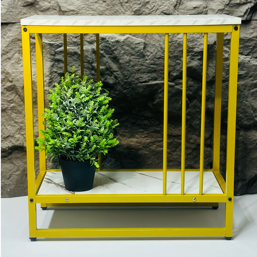 Masa Laterala Moderna cu 2 Rafturi – Blat Tip Marmura si Cadru Metalic Galben, Design Elegant si Versatil pentru Living, Dormitor sau Birou