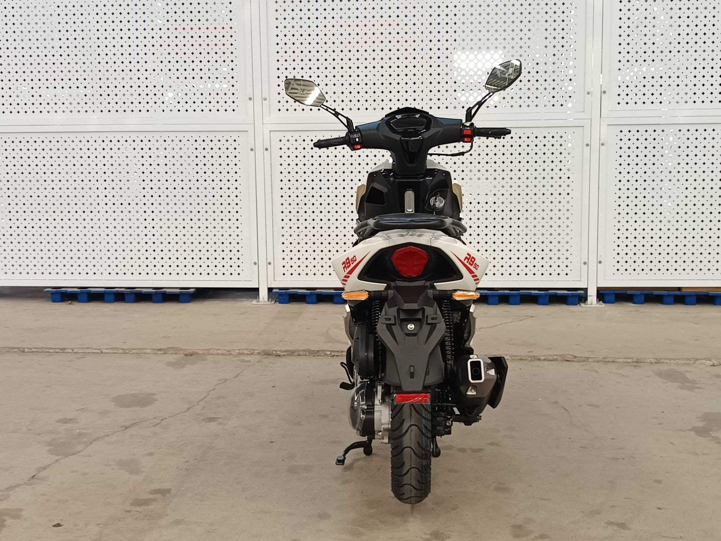 Scuter JRH R9 125CC, viteza 85 km/h, motor EFI, consum redus, alb