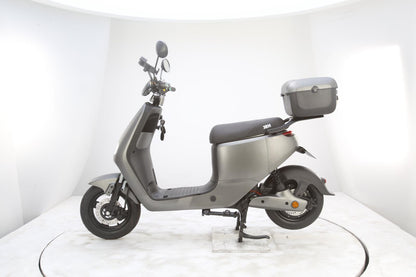 Scuter Electric gri 48V 30Ah 900W , Viteză 25 km/h, Autonomie 90 km