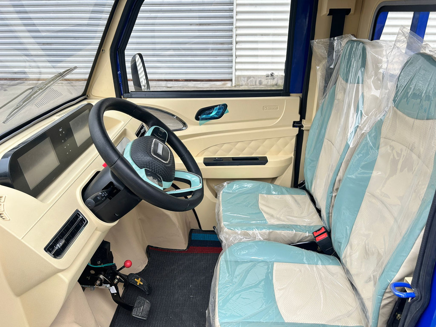 Triciclu Electric cu 4 roti tip masina electrica cabina incalzita, 3000w 100ah